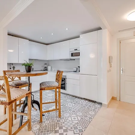 Puerto Banus Charming * ماربيا