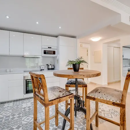 Puerto Banus Charming * ماربيا